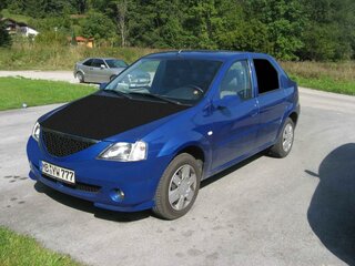 Logan mit Carbonmotorhaube.jpg