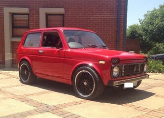 Lada-Niva-with-a-2JZ-GTE-01.jpg