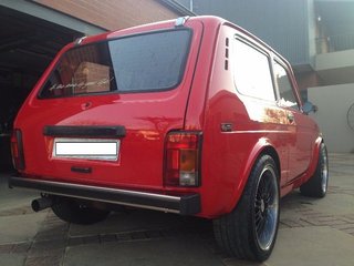 Lada-Niva-with-a-2JZ-GTE-06.jpg