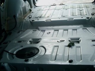 Deckel Kraftstoffpumpe 2. Sitzreihe .jpg