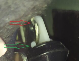 Dacia motor bajonet sluiting vergroting.jpg