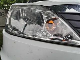 ScheinwerferVorneBlinkerlampe2.webp