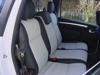 LOGAN MCV Lederausstattung Bi-Color 2.jpg