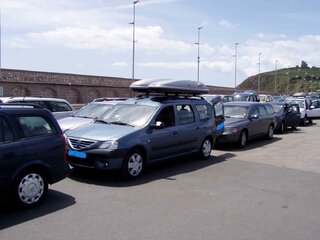 Auto vor Fähre kleiner.jpg