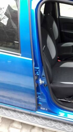 Dichtung Tür Sandero2 Stepway 1.jpg Dichtung Tür Sandero2 Stepway 1.jpg