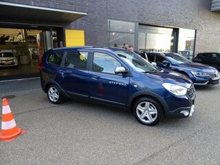 lodgy-stepway-kosmos-blau-01.jpg