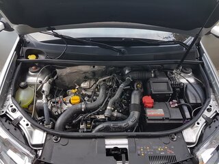 Motorraum.jpg