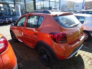 dacia sandero in der farbe ocker-orange (4).JPG