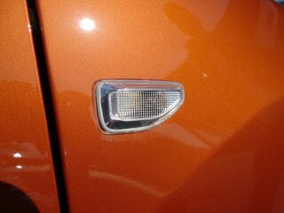 dacia sandero in der farbe ocker-orange (14).JPG