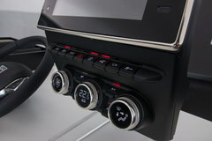 2018-Dacia-Duster-2018-Renault-Duster-centre-console.jpg