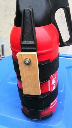 Feuerlöscher Halterung 2.jpg