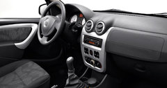 Dacia-Logan-Facelift-2008-cockpit.jpg