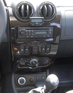 Duster_dCi_110_Mittelkonsole_600.jpg