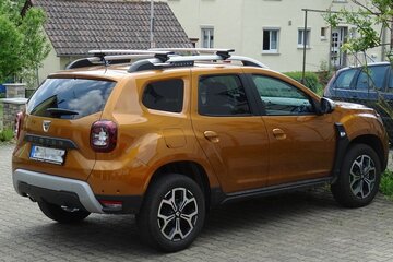 Duster 2 Thule Wingbar -1.jpg