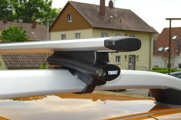 Duster 2 Thule Wingbar -2.jpg
