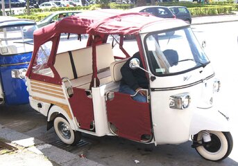 Taxi in Palermo.jpg