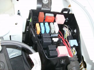 Sicherungen Motorraum 001.jpg