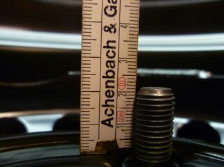 Radschraube Stahlfelge.jpg