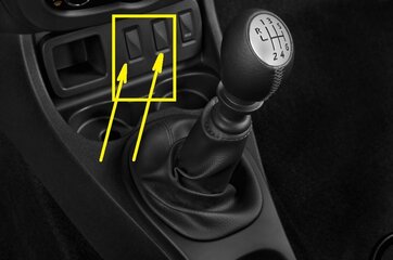 2014 Dacia Duster -Konsole USB.jpg