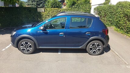 Stepway Prestige Kosmosblau 02.jpg
