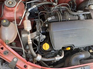 Motorraum.jpg Motorraum.jpg
