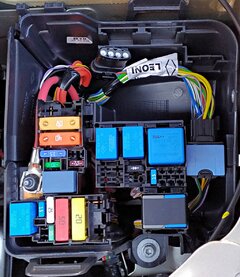 Motorraum_Sicherungskasten_Duster_TCe-100-Eco-G.jpg